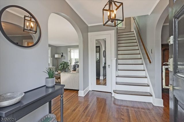 54 Elm St, Millburn Twp., NJ 07041