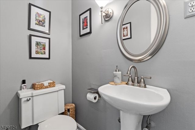 54 Elm St, Millburn Twp., NJ 07041