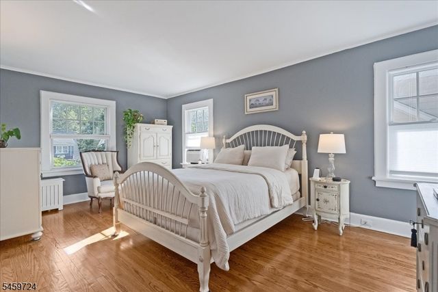 54 Elm St, Millburn Twp., NJ 07041