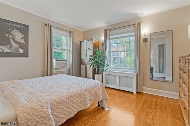 54 Elm St, Millburn Twp., NJ 07041
