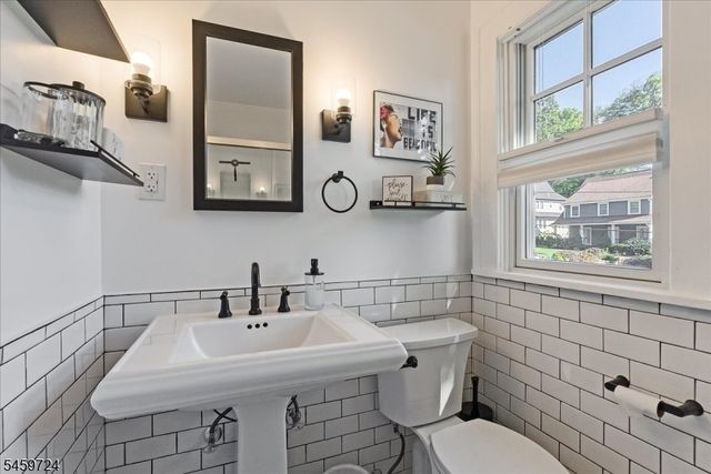 54 Elm St, Millburn Twp., NJ 07041