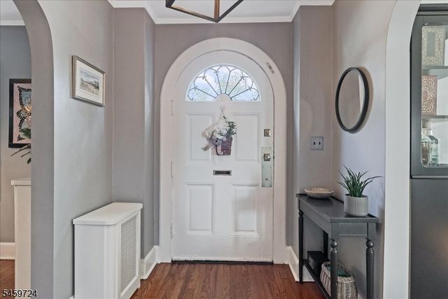 54 Elm St, Millburn Twp., NJ 07041