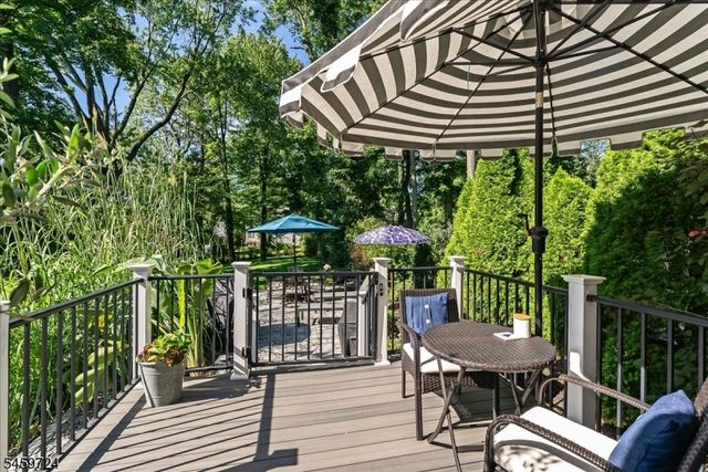 54 Elm St, Millburn Twp., NJ 07041