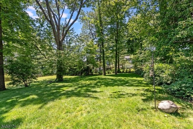 54 Elm St, Millburn Twp., NJ 07041