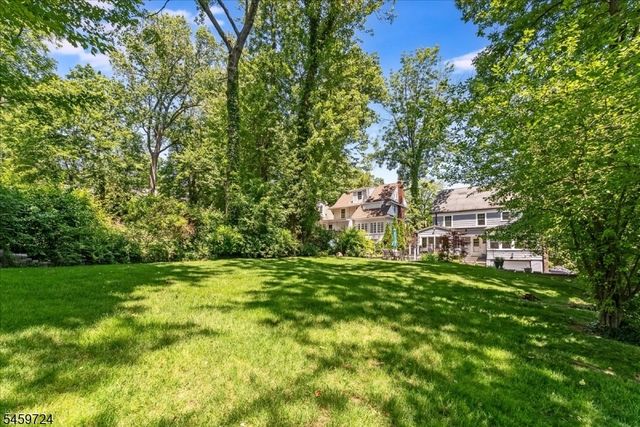 54 Elm St, Millburn Twp., NJ 07041