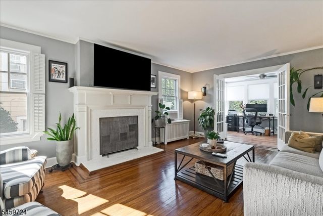 54 Elm St, Millburn Twp., NJ 07041