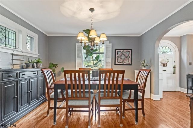 54 Elm St, Millburn Twp., NJ 07041
