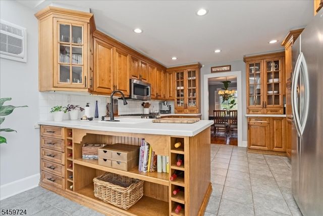 54 Elm St, Millburn Twp., NJ 07041