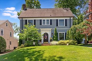 54 Elm St, Millburn Twp., NJ 07041