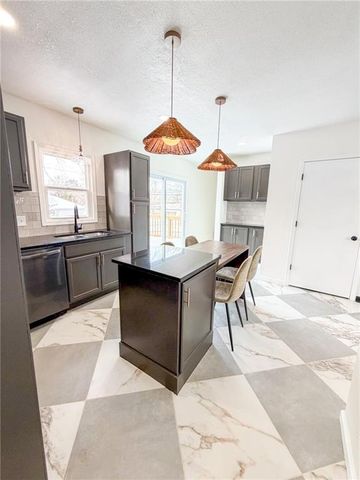 5112 N Cypress Avenue, Kansas City, MO 64119