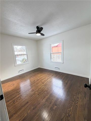 5112 N Cypress Avenue, Kansas City, MO 64119