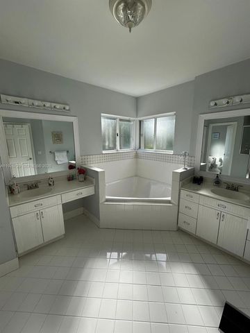 11308 NW 58th Ter, Doral, FL 33178