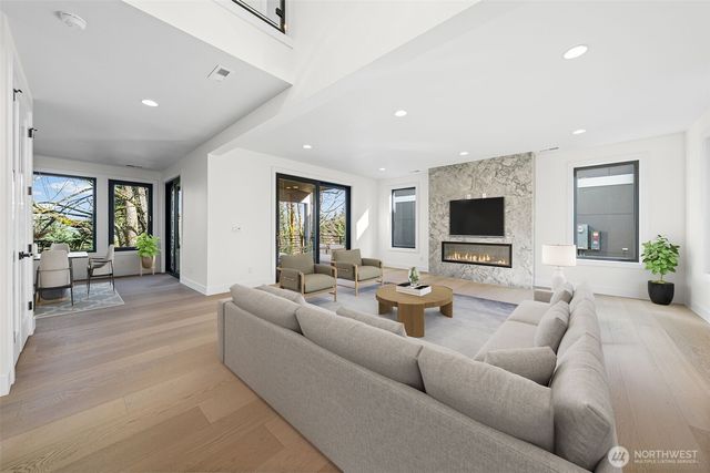 16050 SE 44th Court, Bellevue, WA 98006