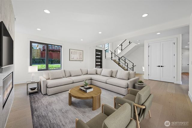 16050 SE 44th Court, Bellevue, WA 98006