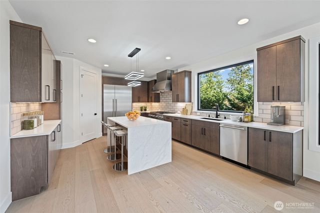 16050 SE 44th Court, Bellevue, WA 98006