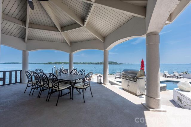 3386 Governors Island Drive, Denver, NC 28037