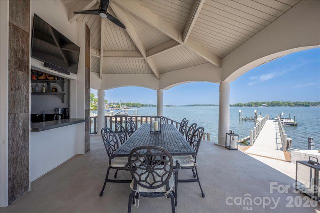 3386 Governors Island Drive, Denver, NC 28037