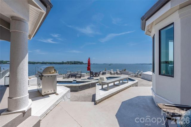 3386 Governors Island Drive, Denver, NC 28037