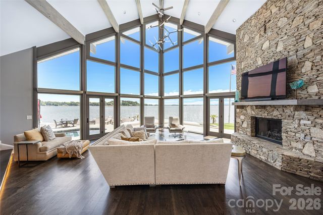 3386 Governors Island Drive, Denver, NC 28037