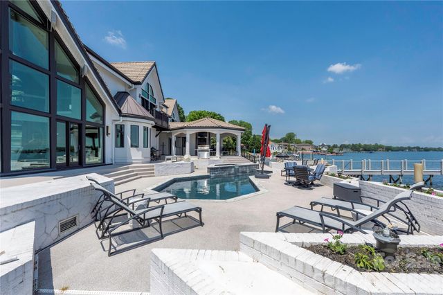 3386 Governors Island Drive, Denver, NC 28037