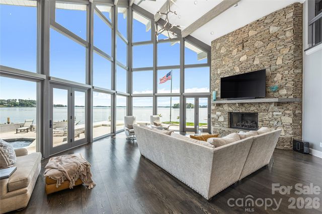 3386 Governors Island Drive, Denver, NC 28037