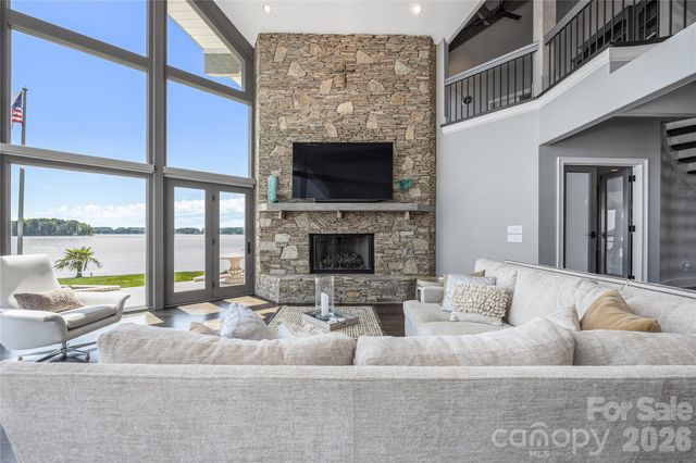 3386 Governors Island Drive, Denver, NC 28037