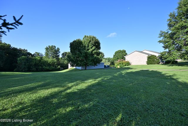 290 Hochstrasser Rd, Elk Creek, KY 40071