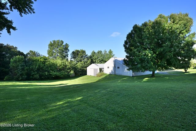 290 Hochstrasser Rd, Elk Creek, KY 40071