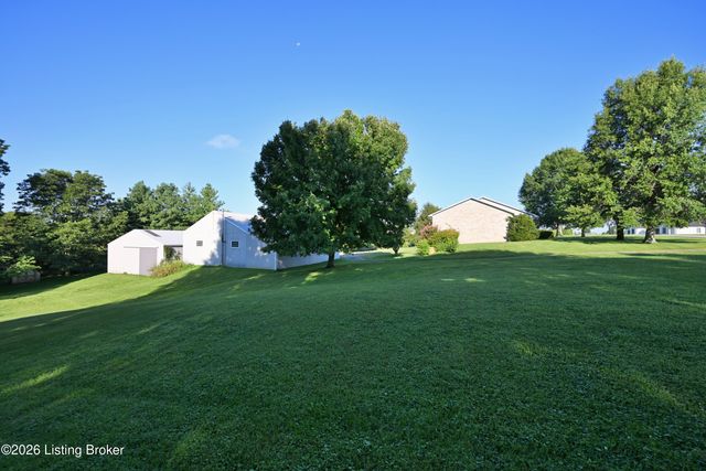 290 Hochstrasser Rd, Elk Creek, KY 40071