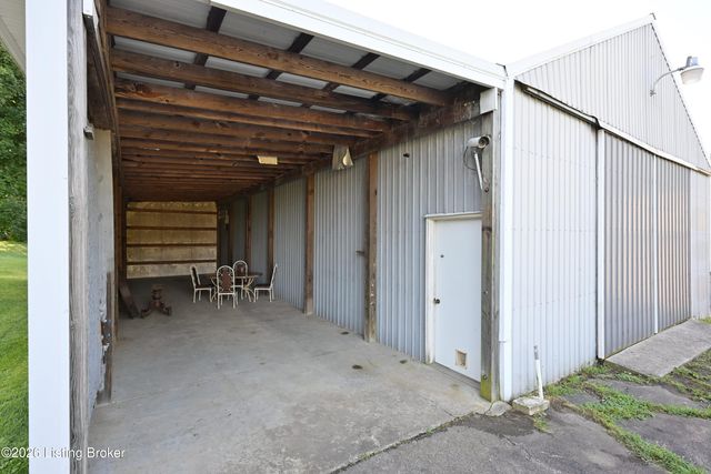 290 Hochstrasser Rd, Elk Creek, KY 40071