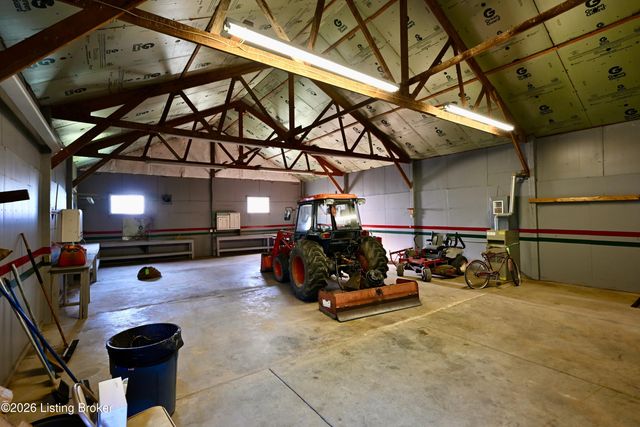 290 Hochstrasser Rd, Elk Creek, KY 40071