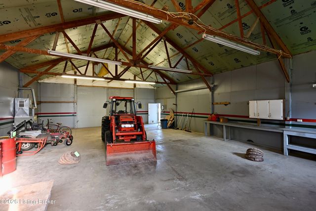 290 Hochstrasser Rd, Elk Creek, KY 40071