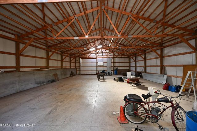 290 Hochstrasser Rd, Elk Creek, KY 40071