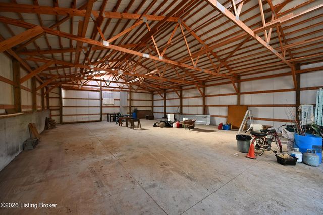 290 Hochstrasser Rd, Elk Creek, KY 40071