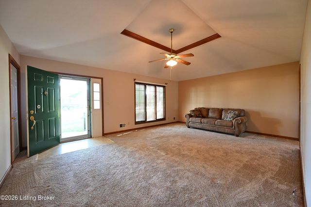290 Hochstrasser Rd, Elk Creek, KY 40071