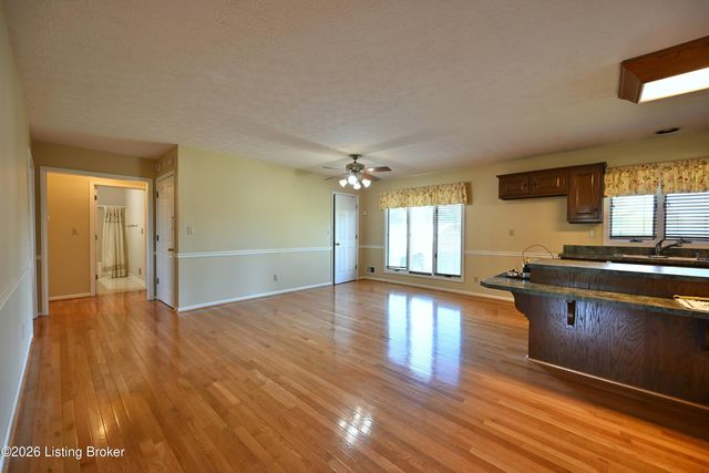 290 Hochstrasser Rd, Elk Creek, KY 40071