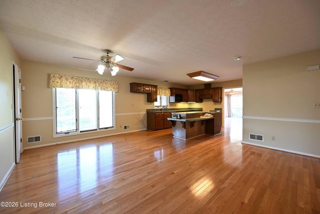 290 Hochstrasser Rd, Elk Creek, KY 40071