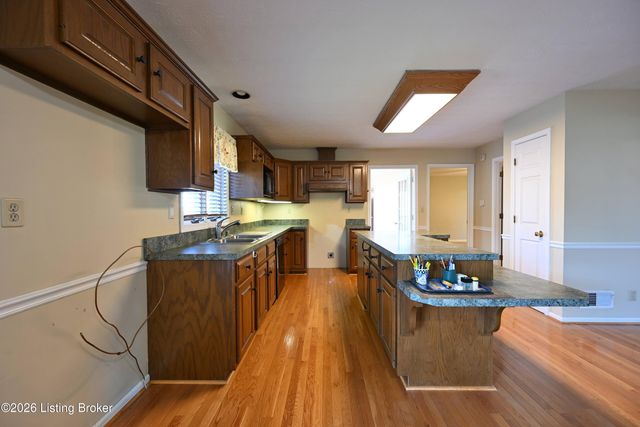 290 Hochstrasser Rd, Elk Creek, KY 40071
