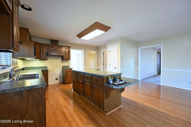 290 Hochstrasser Rd, Elk Creek, KY 40071