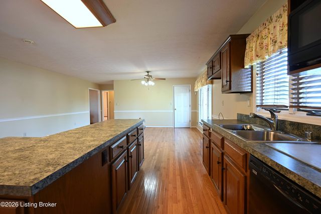 290 Hochstrasser Rd, Elk Creek, KY 40071