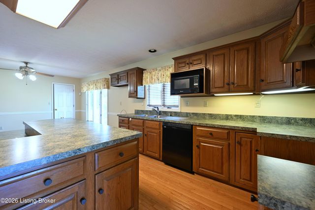 290 Hochstrasser Rd, Elk Creek, KY 40071