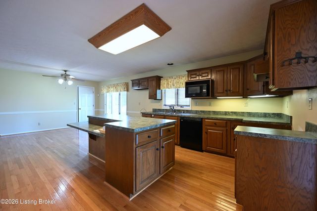 290 Hochstrasser Rd, Elk Creek, KY 40071