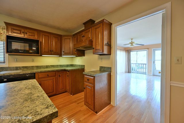 290 Hochstrasser Rd, Elk Creek, KY 40071