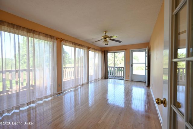 290 Hochstrasser Rd, Elk Creek, KY 40071