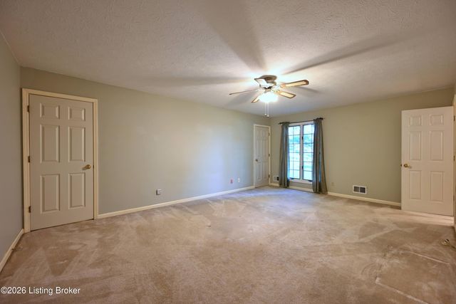 290 Hochstrasser Rd, Elk Creek, KY 40071