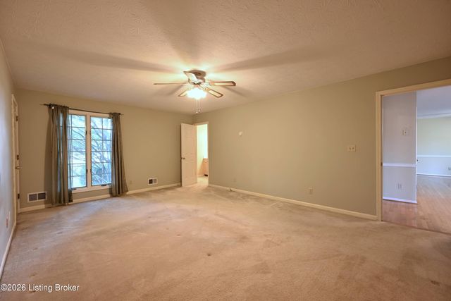 290 Hochstrasser Rd, Elk Creek, KY 40071