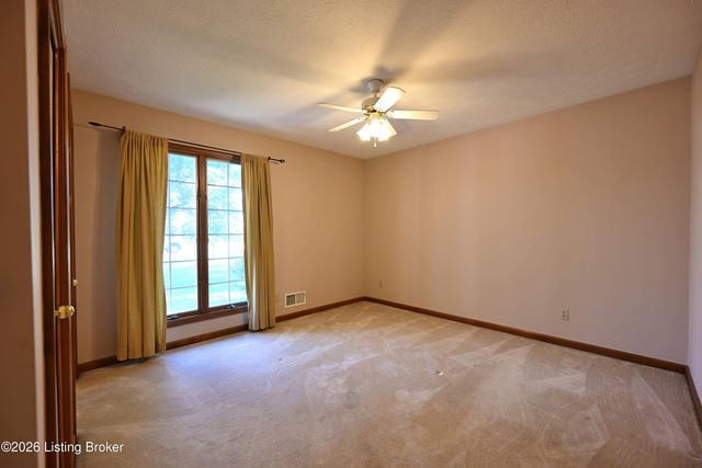 290 Hochstrasser Rd, Elk Creek, KY 40071