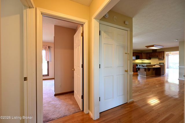 290 Hochstrasser Rd, Elk Creek, KY 40071