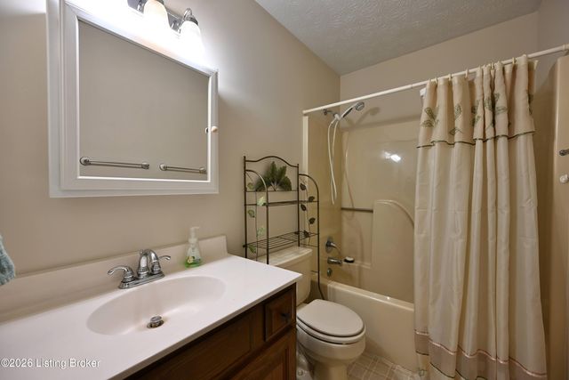 290 Hochstrasser Rd, Elk Creek, KY 40071