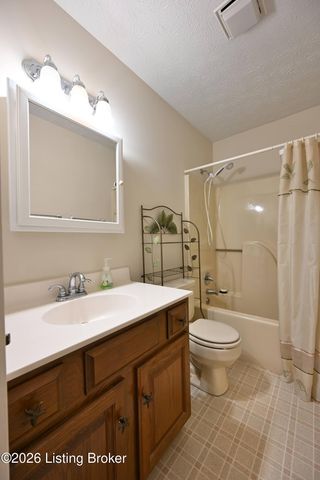 290 Hochstrasser Rd, Elk Creek, KY 40071